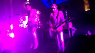 Show Love-Family Force 5 (live)