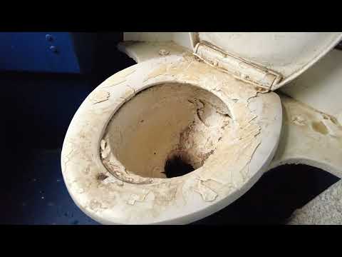 Whats a train like in Northern Romania?  DAMN DISGUSTING!!!! - Oradea Romania - ECTV