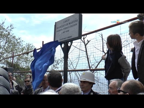 A via Aniello Falcone un largo dedicato a Francesco De Martino