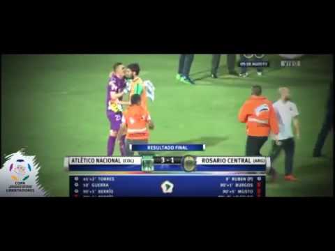 Chacho Coudet amenaza con el puño a Mejia Atl Nacional 3 1 Rosario Central 2016
