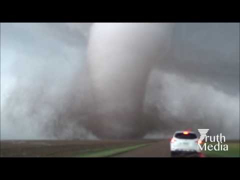 5-24-16 Dodge City Ks, Tornado Upclose