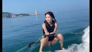 面白い瞬間  Best funny TikTok surfing Videos 中国の美女が可愛い水着でサーフィンに挑戦