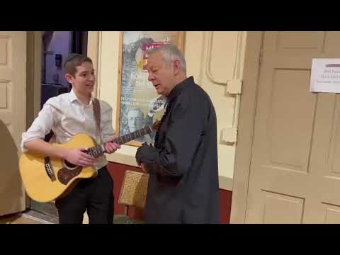 Tommy Emmanuel impressed by Ari Ettinger's guitar skills, and calls him up on stage