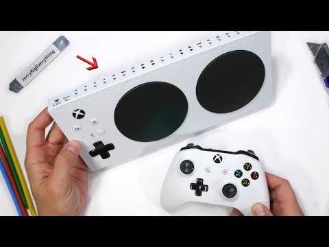 このXboxコントローラーにはTWENTYヘッドフォンジャックが付いているんですね！？ (This Xbox Controller has TWENTY Headphone Jacks?!)