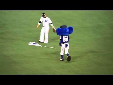2010.11.02 Nippon Series Game 3 - Doala 7th inning show