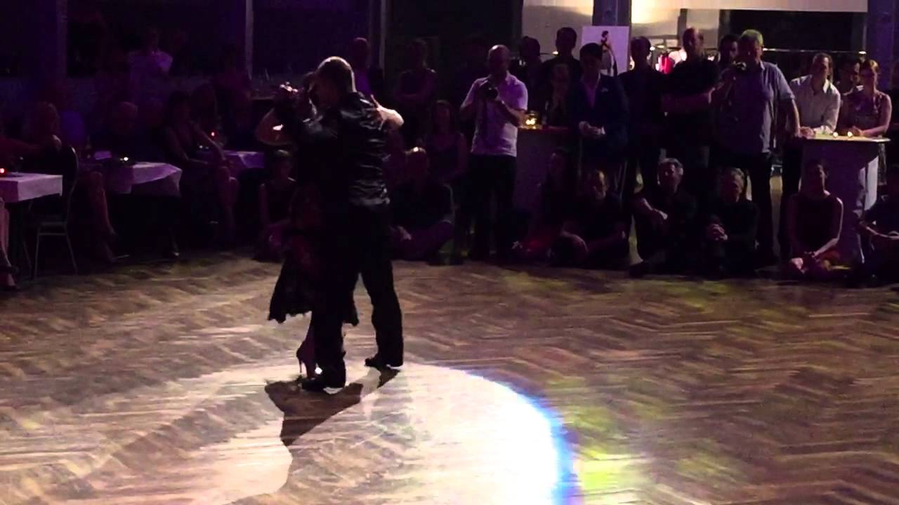 Santiago Castro y Carla Rossi 1/4