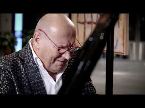 Włodek Pawlik Trio  plays "Salt Peanuts"