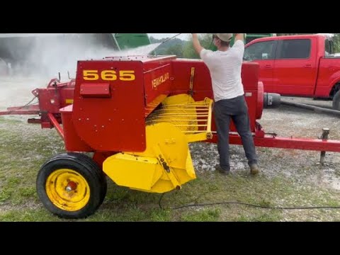 LOOK at this BARN FIND! A New Holland 565 BALER
