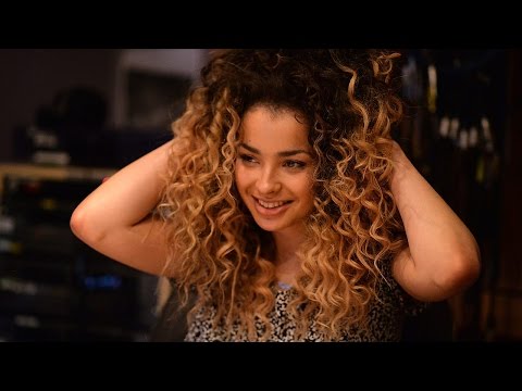 Ella Eyre - What Goes Around... Comes Around & Cry Me A River (Radio 1 Live Session)
