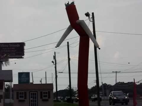 Wacky Waving Inflatable Arm-Flailing Tube Man Dances to Hey Ya