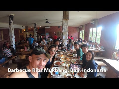 Costelas BBG estilo balinês Mukbang | iiGA Warung Special BBQ Ribs House | Bali, Indonésia
