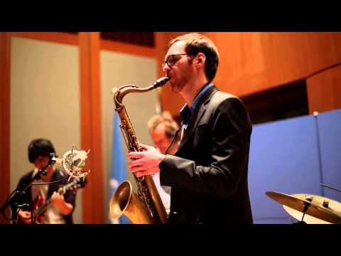 Timo Vollbrecht: FLY MAGIC "Haitian Fight Song" - Live in NYC