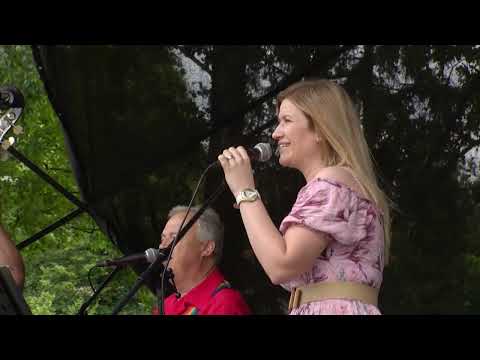 Janez Doltar z belokranjskimi tamburaši 1