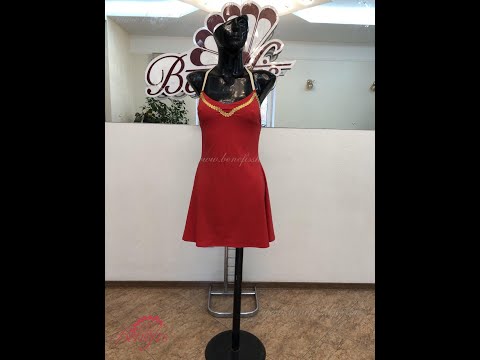 Rochie pe un costum de baie A 0066 - video 2