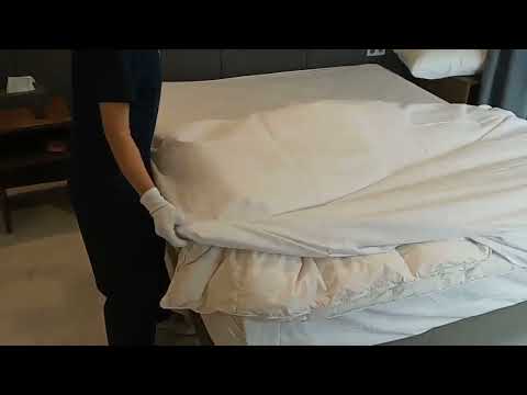 The Fastest Way South Korean Style Bed Making : Half Fold Method - Take2
