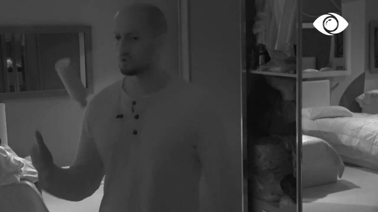 Ti ke frikë Efin/ Kristi thumbon Luizin