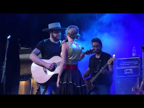 Brigitte Boisjoli et Matt Lang, chante shallow au Pic-nic en musique à St-Hippolyte, 10-08-19.
