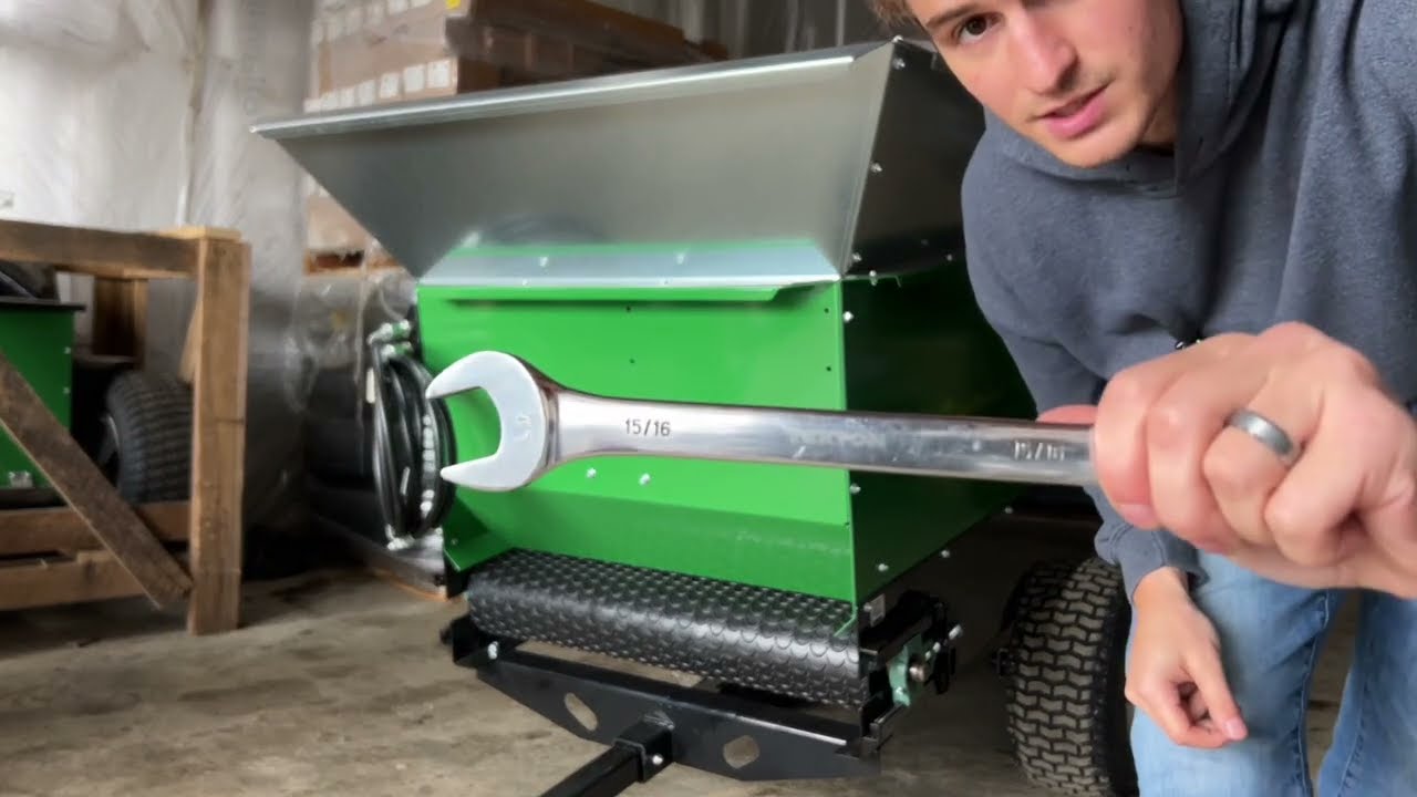 Adjusting a Topdresser Belt with Earth & Turf (Models 320, 100, 248 & more)