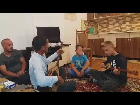 Te enver tahiri.ne kamenic kendojn yllat e forklorit elvirir tahiri me vlla me sharki ferz bala