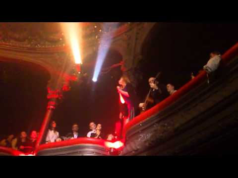 Barbara Carlotti "Bête farouche" Cigale 18/10/11.mp4