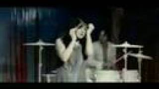 Flyleaf - Broken Wings + Ocean Waves + lyrics