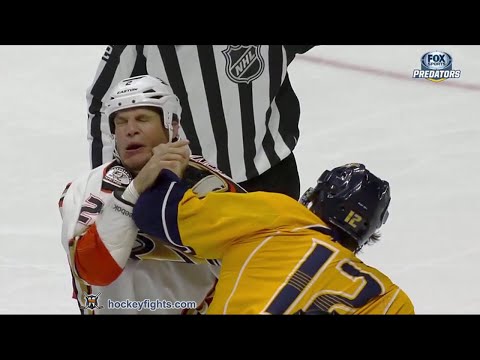 Kevin Bieksa vs Mike Fisher