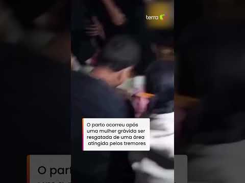 Bebê nasce em meio aos escombros após terremoto na Venezuela #shorts