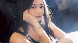 乃木坂46井上和、圧倒的な”存在感”見せつけるグラビア披露　[Japan news]『B.L.T.』に登場