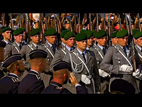 Königgrätzer Marsch: Einmarsch Wachbataillon BMVg/Musikkorps der Bundeswehr - Feierliches Gelöbnis