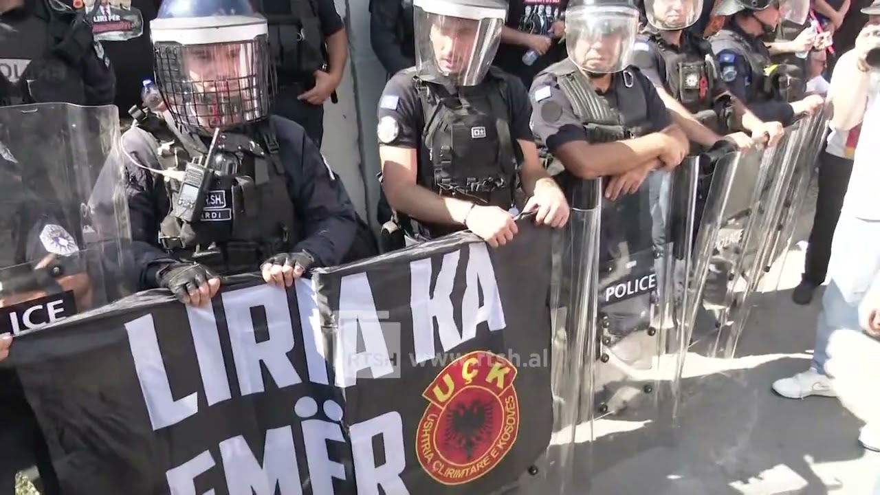 Vendimi i Hagës për ish-krerët e UÇK-së, protesta në Kosovë para zyrave të EULEX dhe godinës së qeverisë