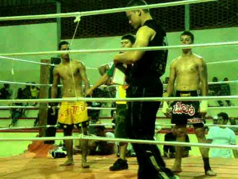 luta de muay thai pulguinha(Uberaba) recebendo cinturão em frutal mg