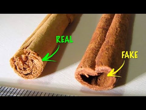 Demonstrating about two different kinds of cinnamon