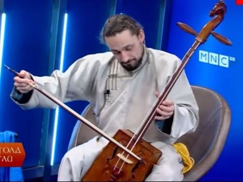 Frenchman destroys on Mongolian Morin Khuur, mesmerizing locals