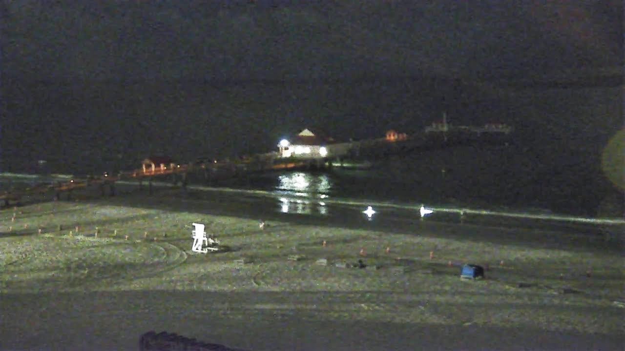 Live webcam view of Pier 60 and the White-Sand Gulf Shore