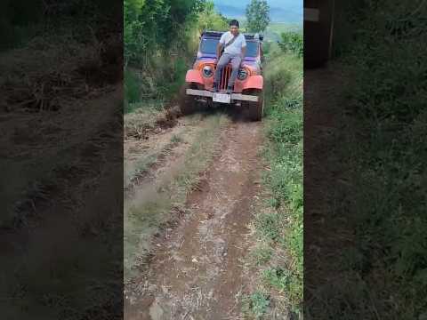 Julian trepando por la zona rural de Marsella Risaralda cargado de café #campo #campesinos #jeep