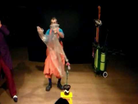 O Senhor das Vassouras – Teatro de la Plaza