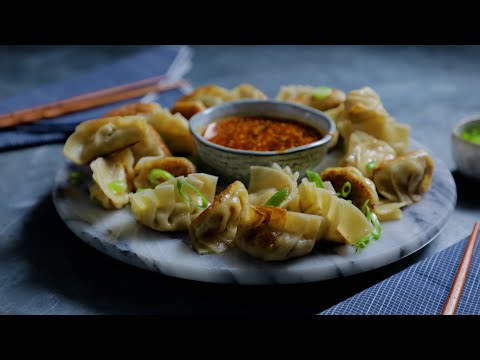 Classic Japanese Steamed Dumplings | How To Make Gyoza/ Dumplings |Chicken Gyoza & Sesame Chilli Oil