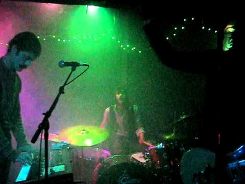 The Catholic Comb - Frisbee In The Rain (Live)