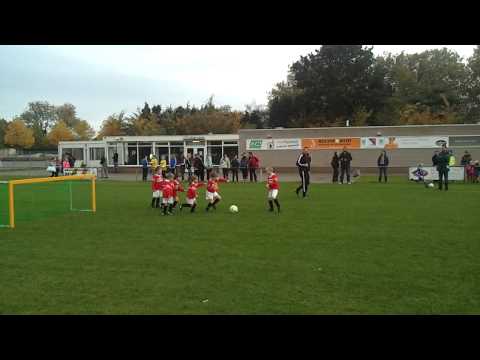 Eerste voetbal wedstrijd van siep