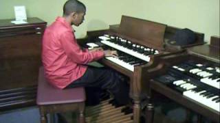 Mathew Jones of Chicago's Greater Harvest Church plays gospel on a hammond B3 organ