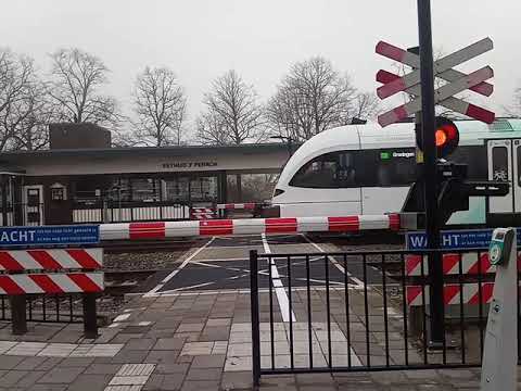 Spoorwegovergang Station Zuidhorn // Dutch Railroad Crossing // Spoorwegovergang