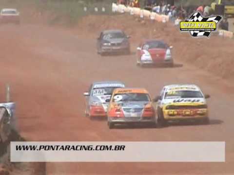 Toque entre 09 - Helinson Pampuch e 41 - Lucas Bornemann