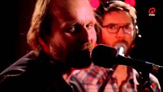 The BSMNT: Admiral Freebee - Kim Basinger (live bij Q)