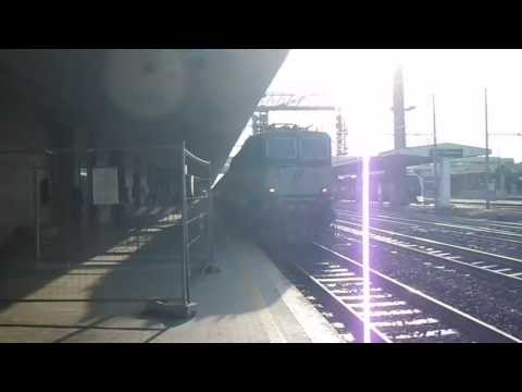 E656.028 sull' EXP 14292 "Pellegrini" Roma Ostiense - Lourdes, in partenza da Roma Ostiense