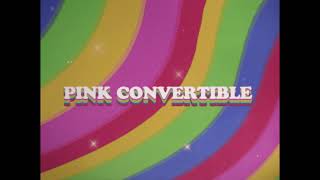Kadr z teledysku Pink Convertible tekst piosenki Marina (United Kingdom)