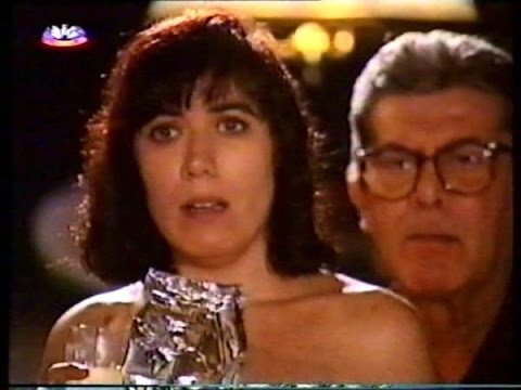 Pátria Minha - Teresa flagra Evandro com Simone