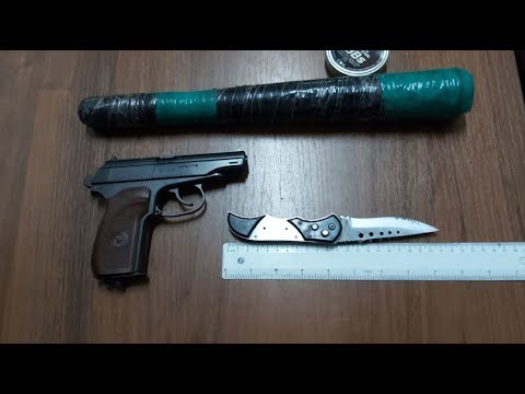 Ոստիկանության Աշտարակի բաժին բերման ենթարկվածի մեքենայում ատրճանակ, դանակ ու մահակ է հայտնաբերվել