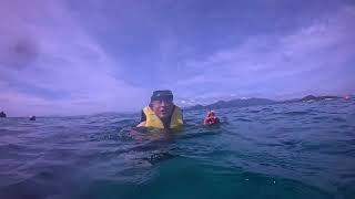 一位來自中國的朋友到芽莊海灘、Hon Mun 島游泳和釣魚。