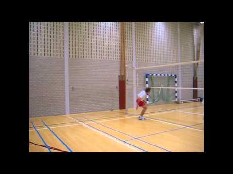 Volleybal inslaan op buiten en mid 1 tempo