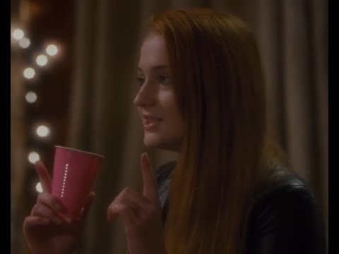 Sophie Turner Shows Hailee Steinfeld That Size Matters! - Barely Lethal (2015)